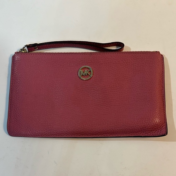 💗💗Michael Kors MK Large Pebbled Pink Leather Clutch Wristlet - Picture 2 of 13
